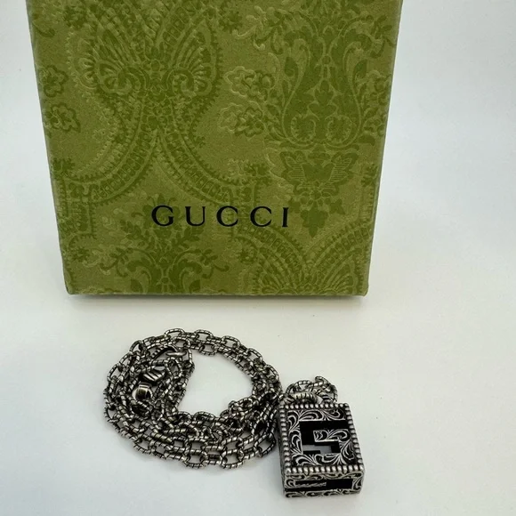 Gucci G Cube Pendant Necklace - Picture 10 of 10